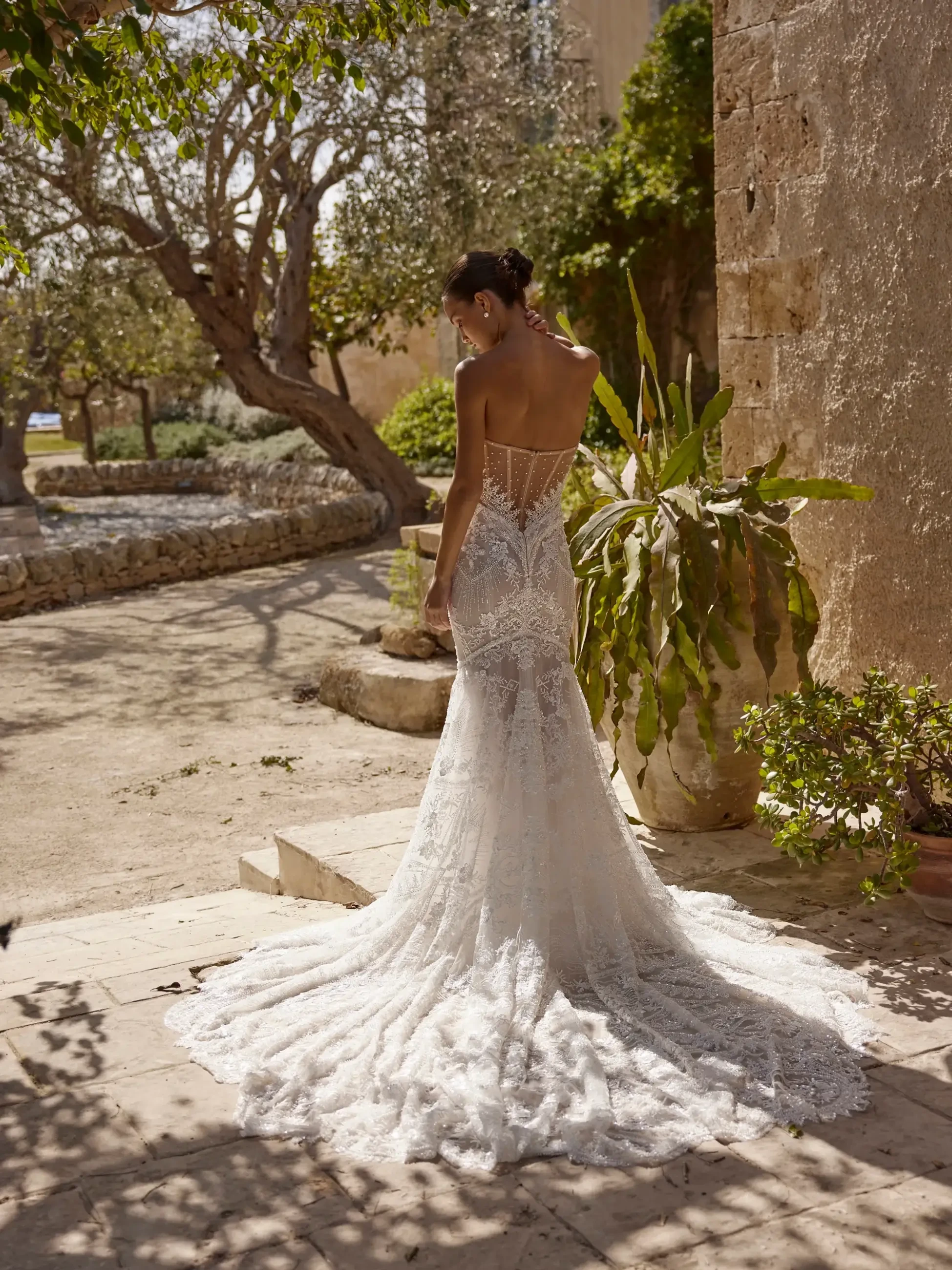 model is wearing a sleeveless wedding dress with detachable puff sleeves