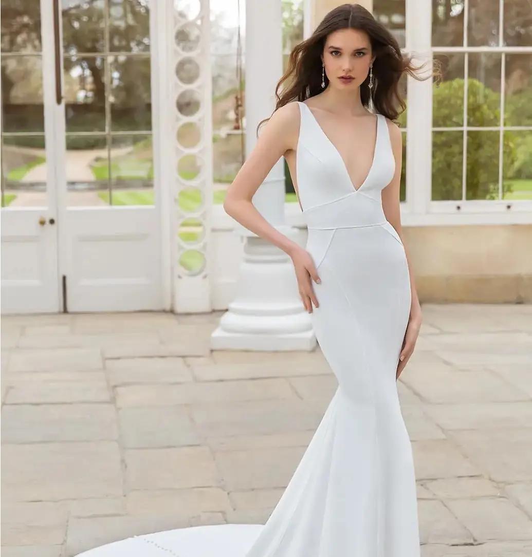 Minimalist Chic: Effortlessly Elegant Bridal Gowns for Every Body Image