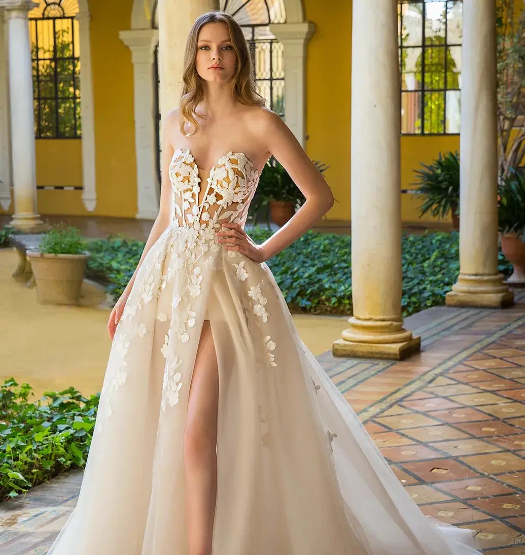 Unique and Timeless Strapless Dresses Image