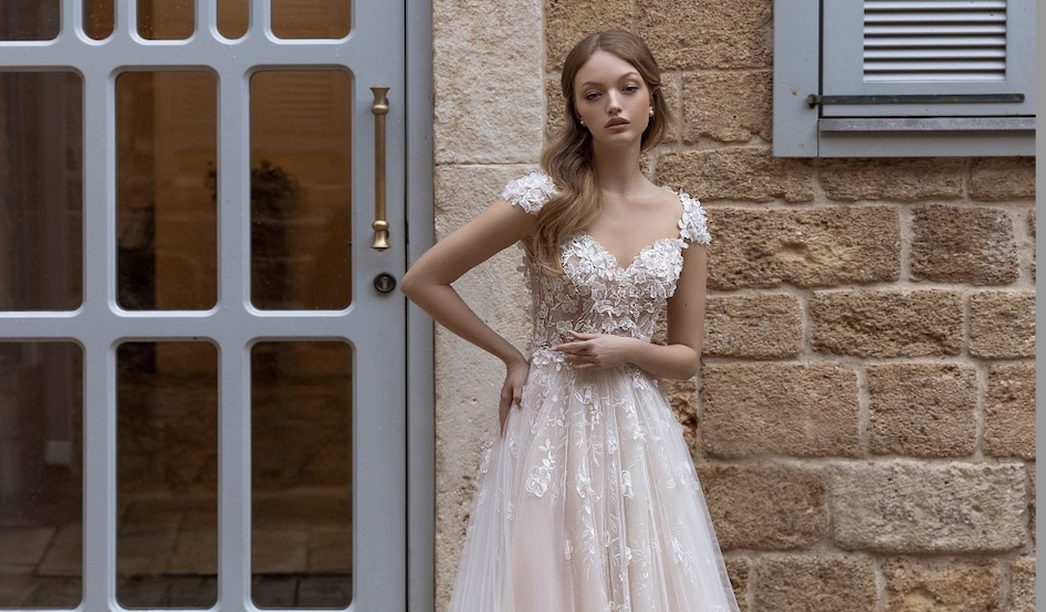Vintage Vibes: The Resurgence of Lace in Modern Wedding Trends Image